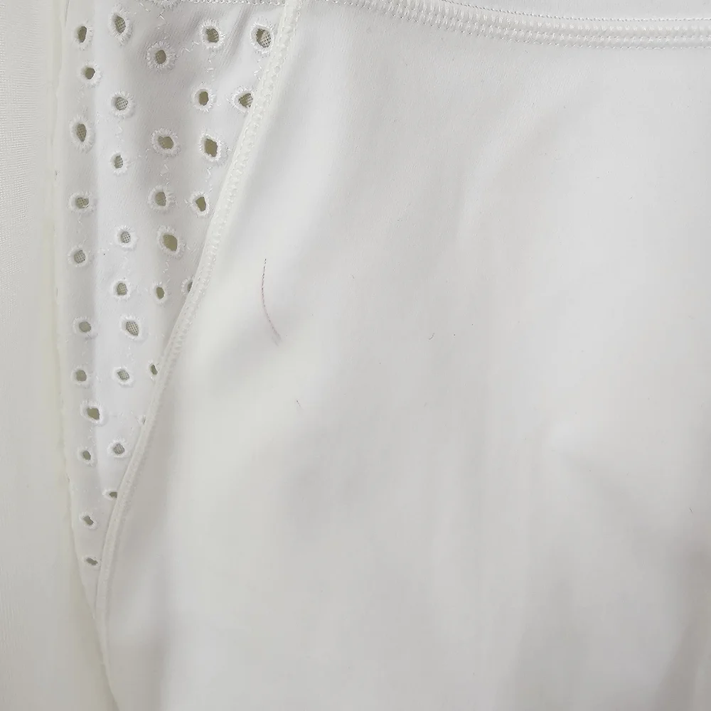 Lululemon Athletica White Ornate Crop 17